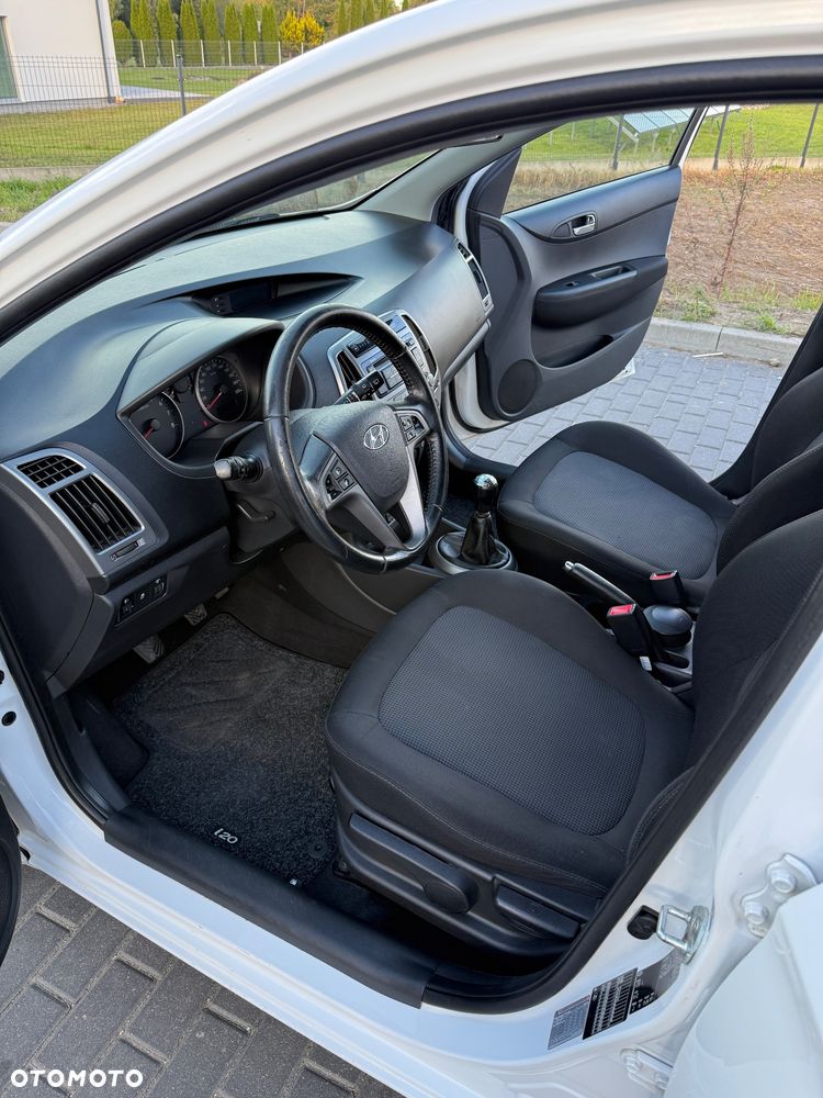Hyundai i20 - 17
