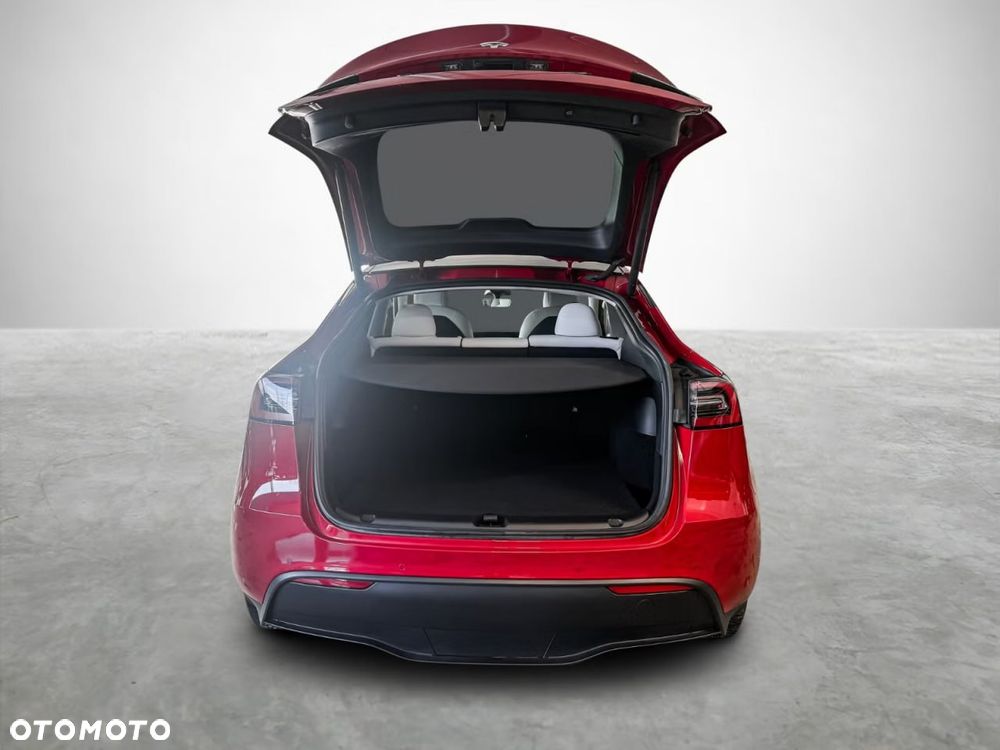 Tesla Model Y - 20