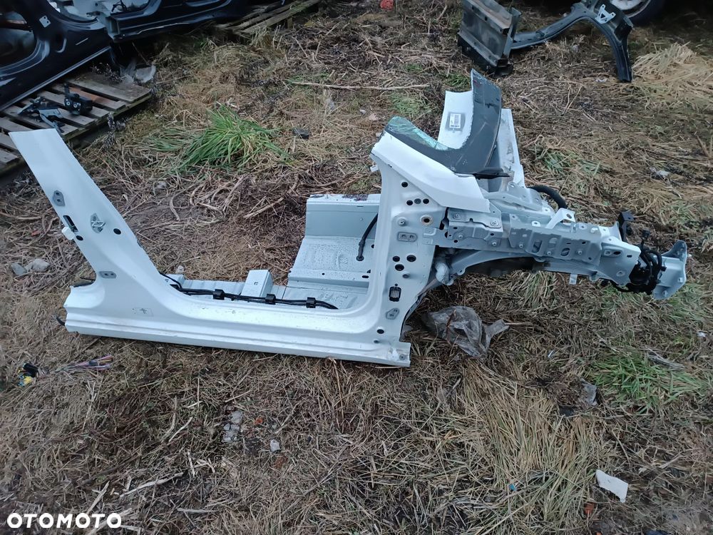 PODŁUŻNICA PRAWA ĆWIARTKA PRZÓD RENAULT CLIO V - 1