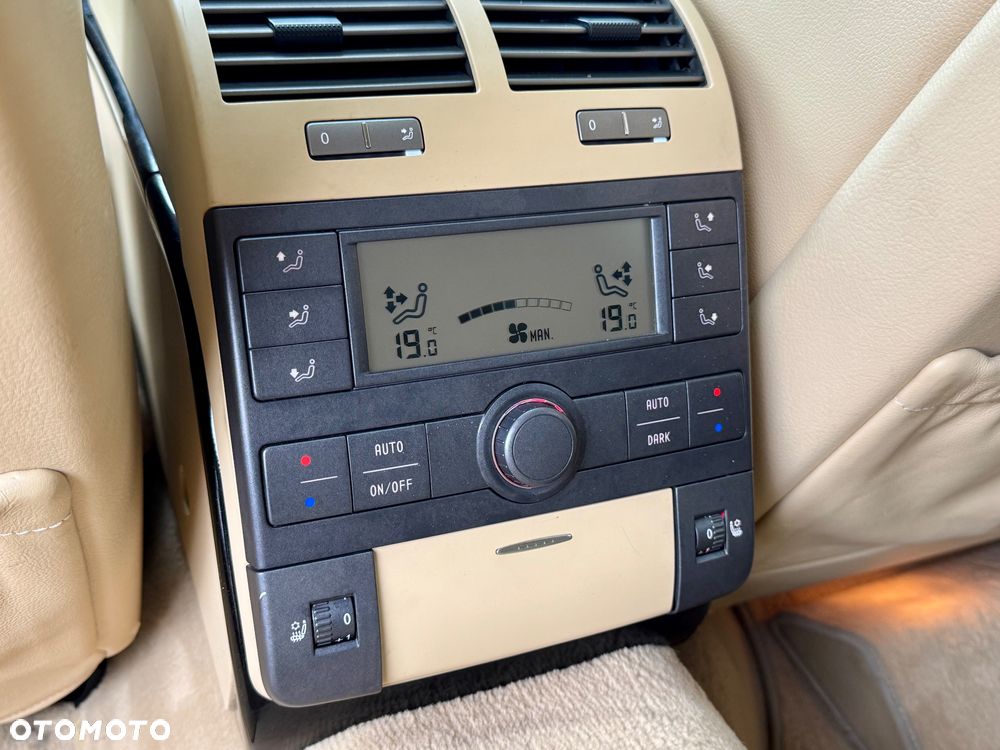 Volkswagen Phaeton 4.2 V8 4Mot L (5 os.) - 10