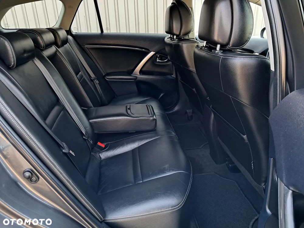 Toyota Avensis 2.0 D-4D Executive - 25