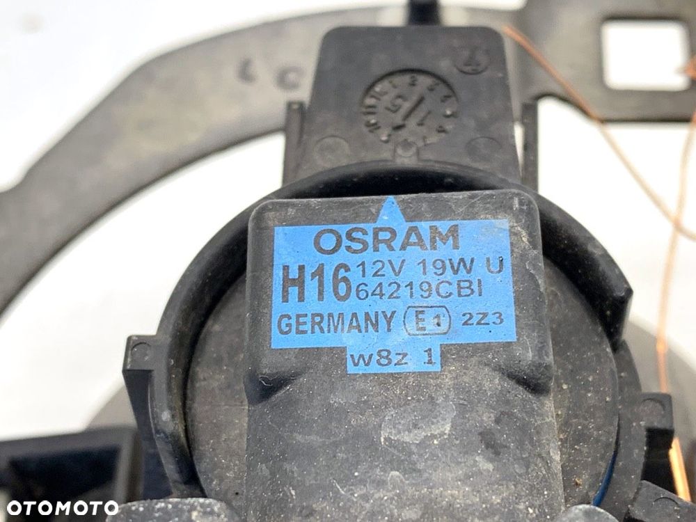 HALOGEN PRAWY PRZÓD  MITSUBISHI OUTLANDER III (GG_W, GF_W, ZJ, ZL, ZK) 2010 - 2022 2.0 Hybrid 4WD - 3