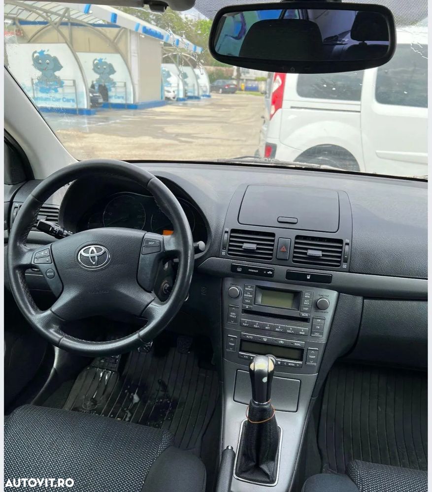 Toyota Avensis 1.8 Executiv - 4