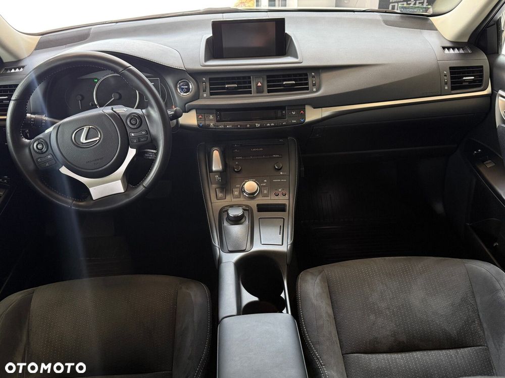 Lexus CT - 17