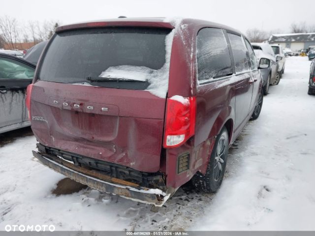 Dodge Grand Caravan - 21