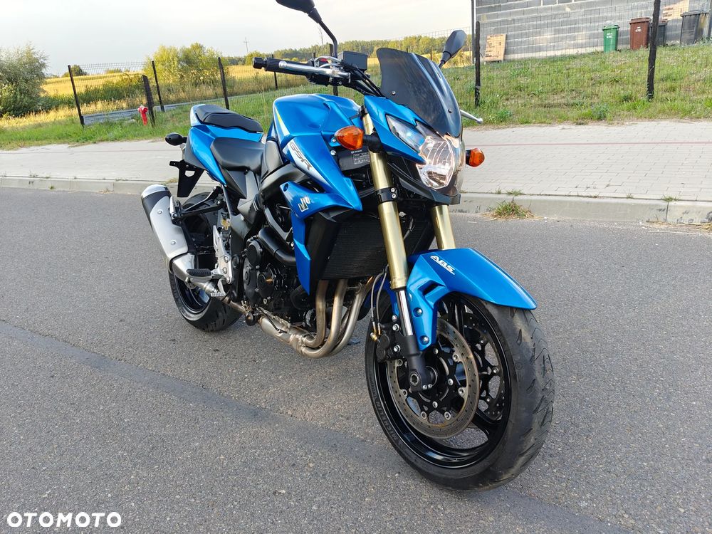 Suzuki GSR - 17