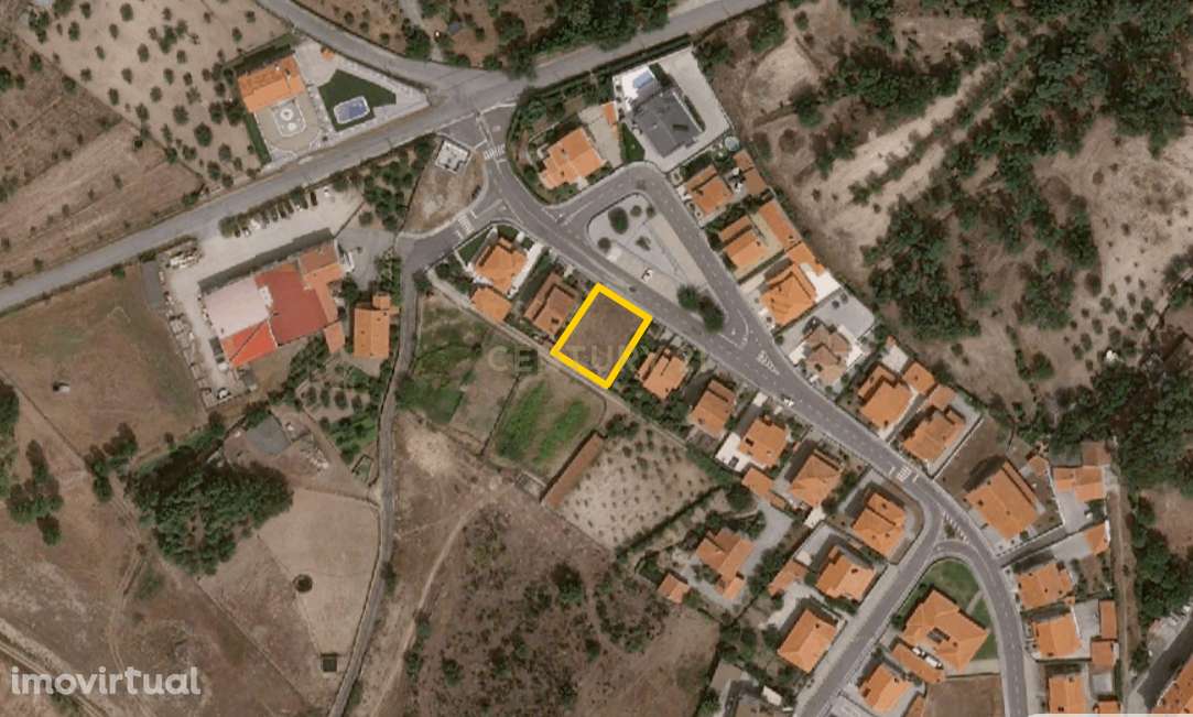 Terreno com Projeto Aprovado para Moradia com Piscina - Grande imagem: 2/43