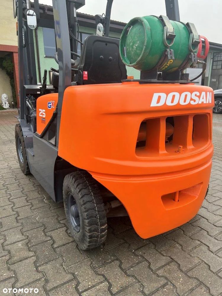 Doosan G25G - 3