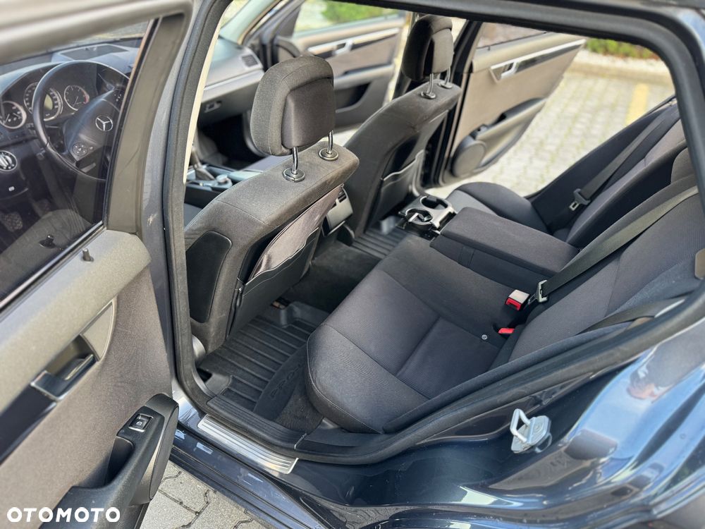 Mercedes-Benz Klasa C 200 CDI Elegance - 26