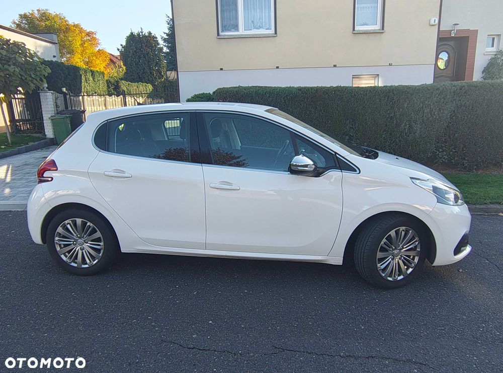 Peugeot 208 - 4