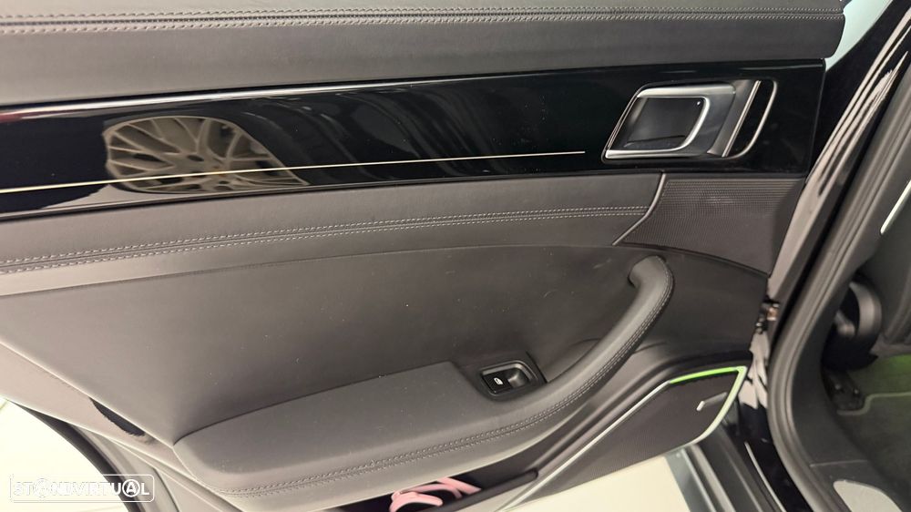 Porsche Panamera Sport Turismo 4 E-Hybrid 10 Years Edition - 21