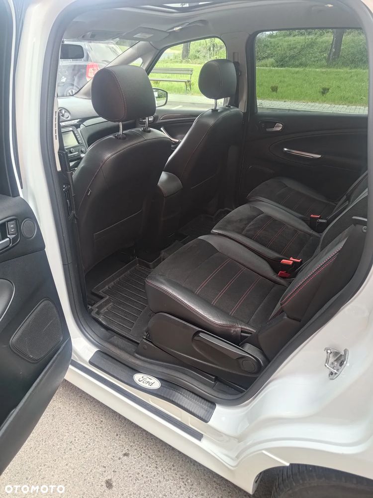 Ford S-Max - 12