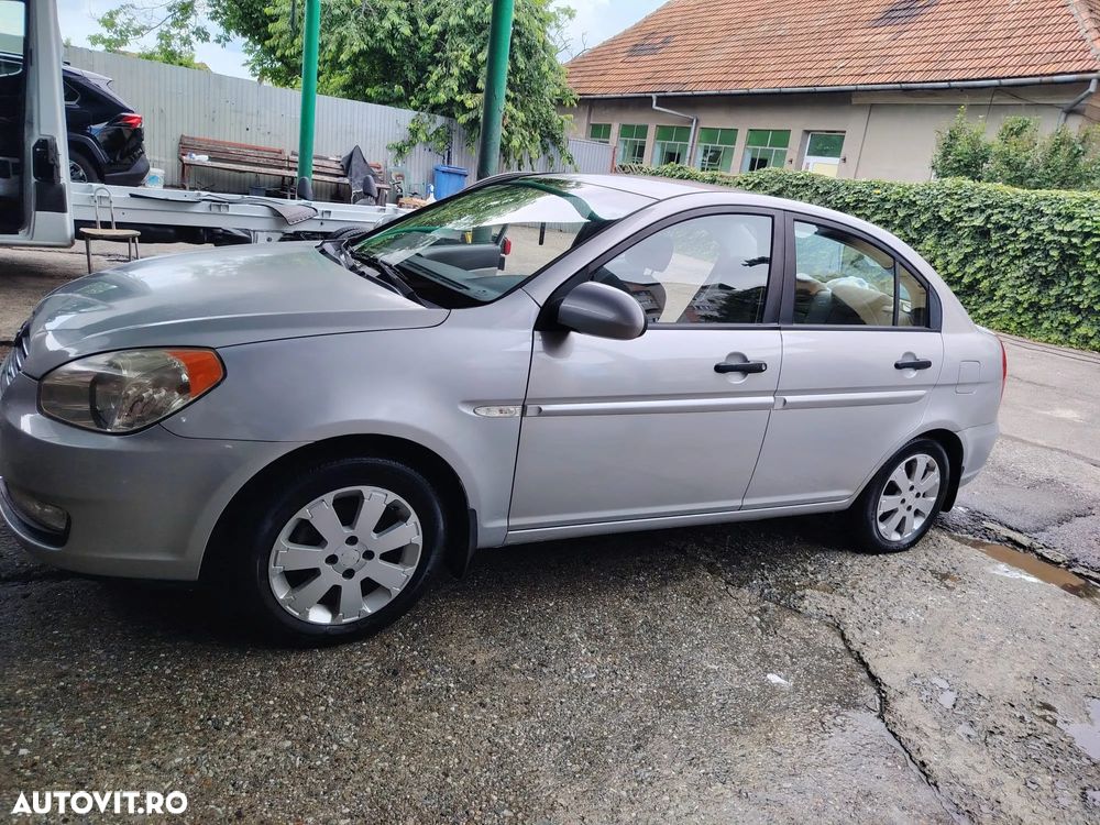 Hyundai Accent - 2