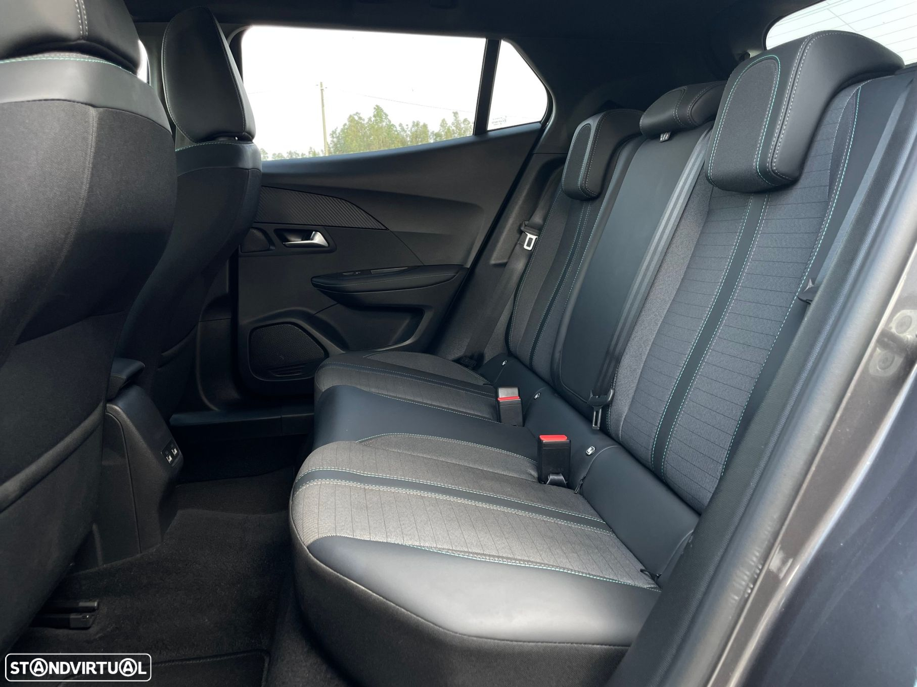 Peugeot 2008 1.2 PureTech Allure Pack - 13