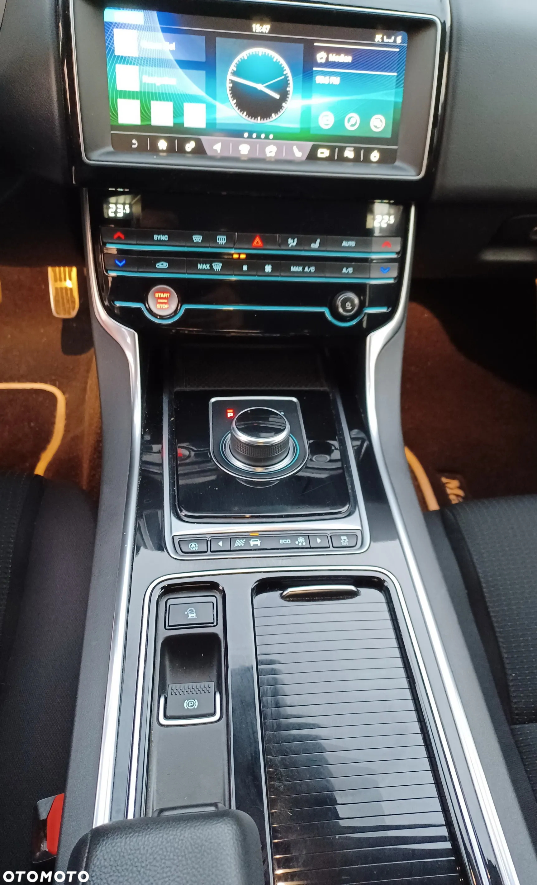 Jaguar XE - 23