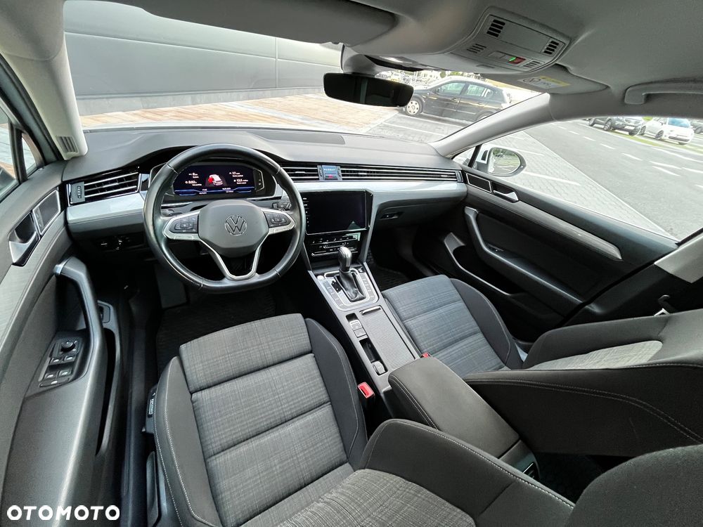 Volkswagen Passat - 11