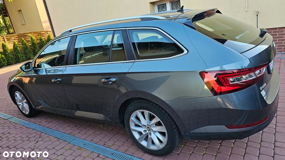 Skoda Superb 2.0 TDI Ambition DSG - 26