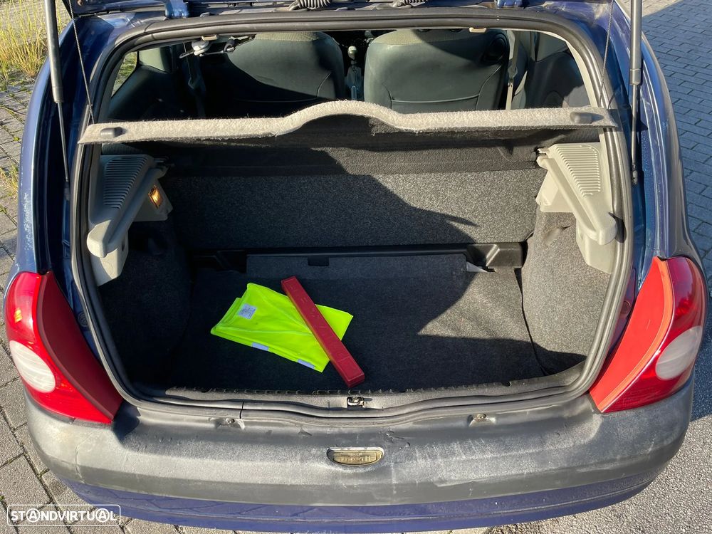 Renault Clio 1.2 16V Privilège - 11