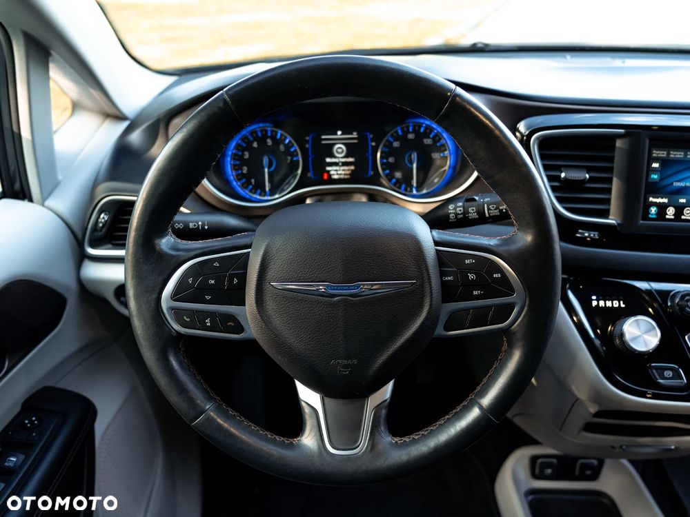 Chrysler Pacifica - 12