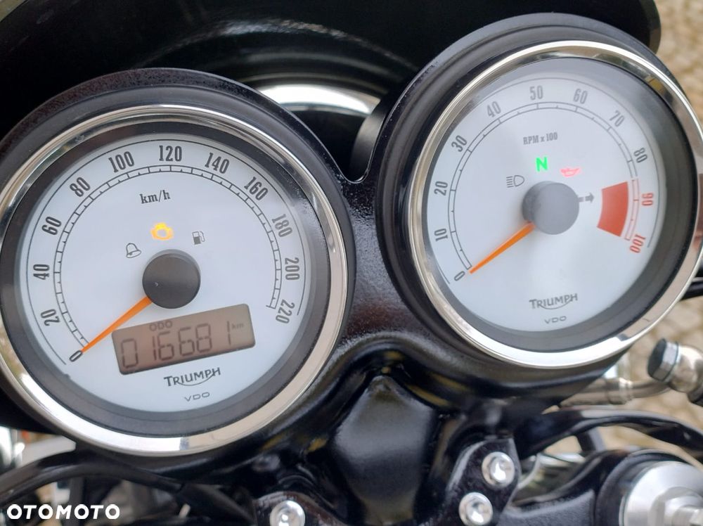 Triumph Thruxton - 17