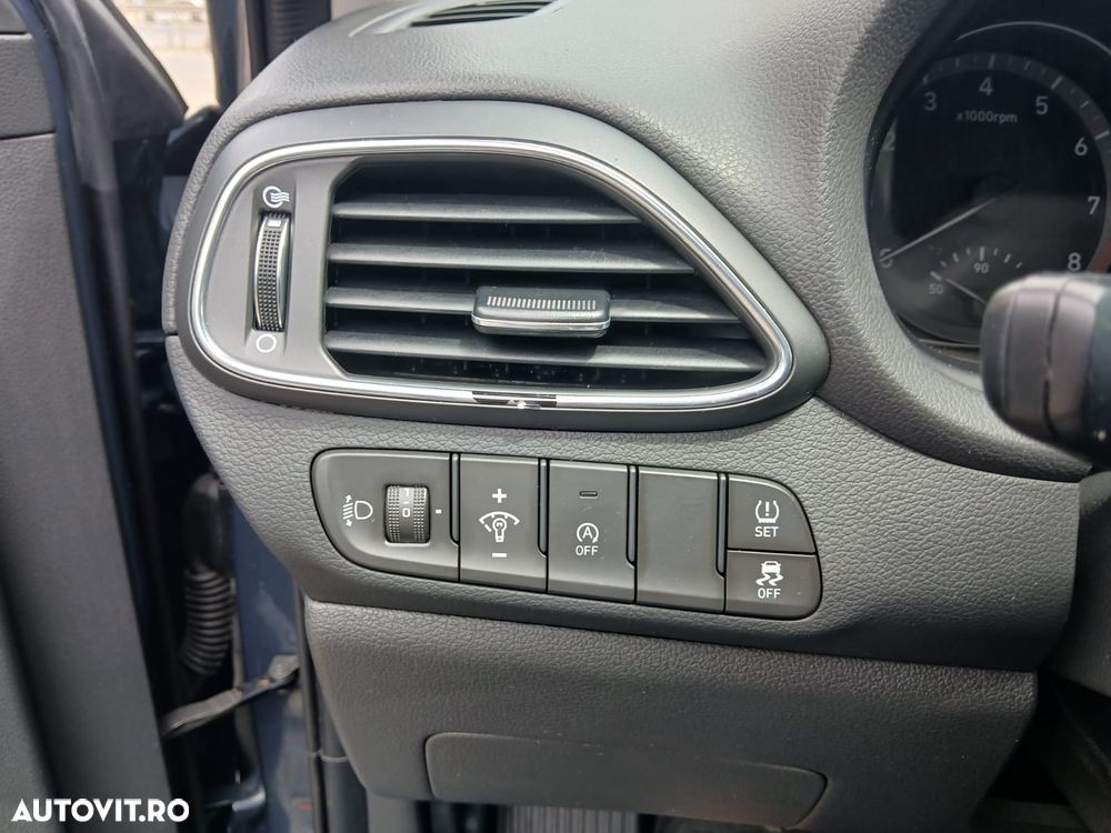 Hyundai i30 1.5 110CP M/T Comfort - 11