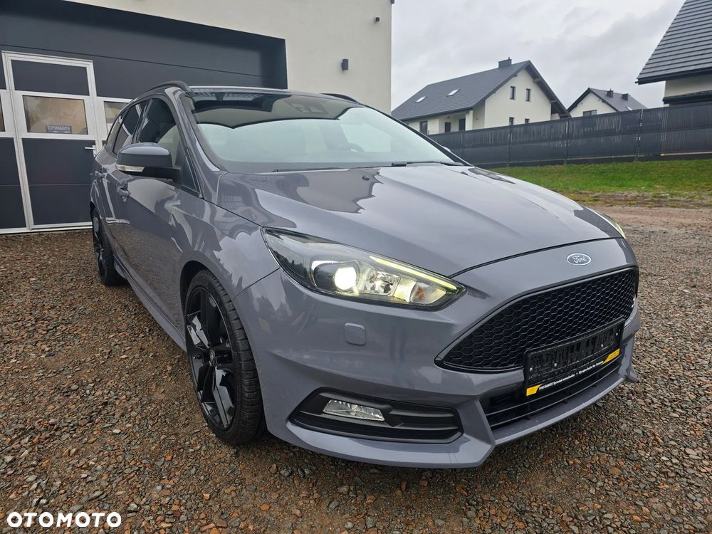 Ford Focus 2.0 EcoBoost ST mit Leder-Sport-Paket - 11
