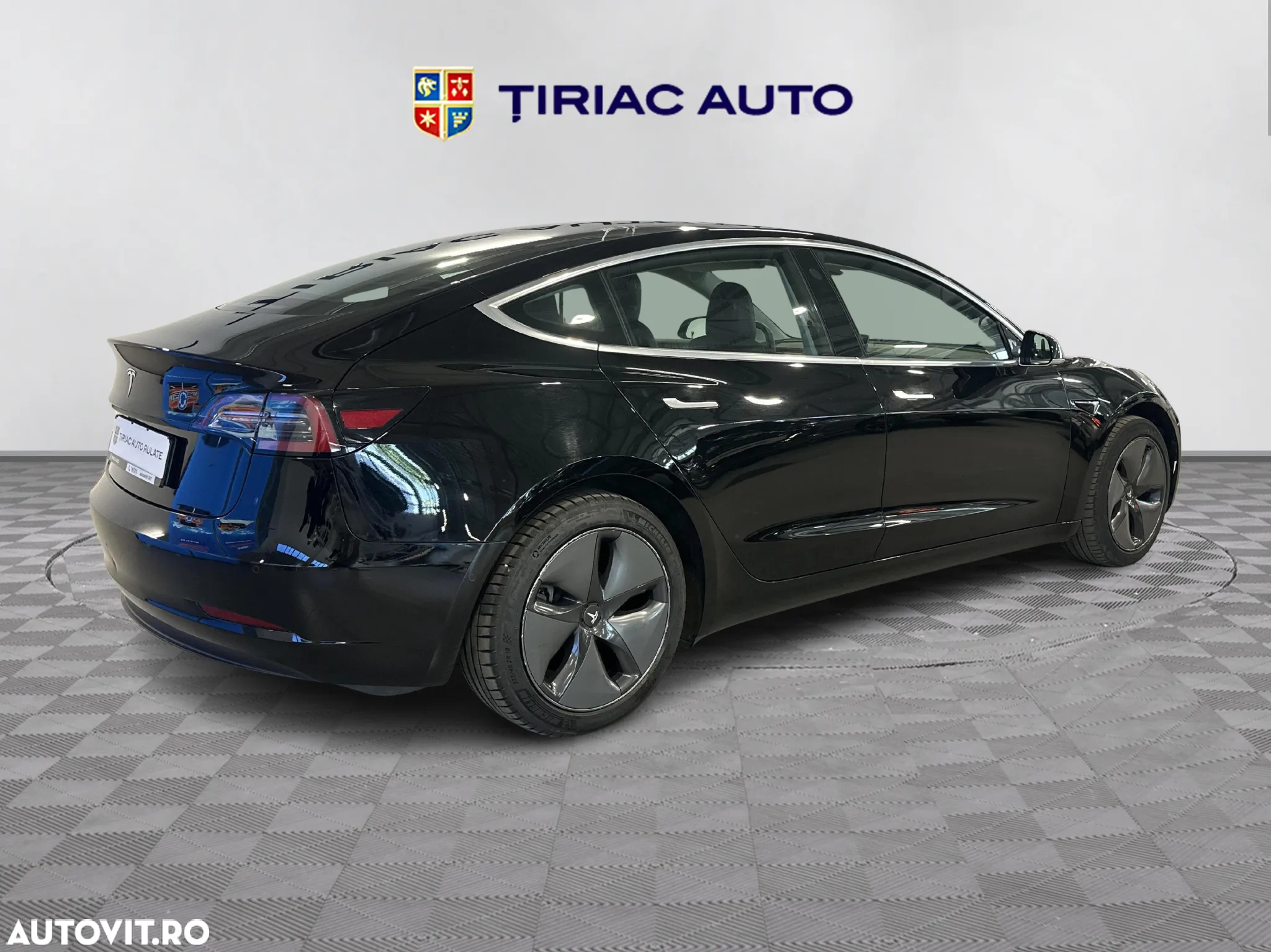 Tesla Model 3 - 5