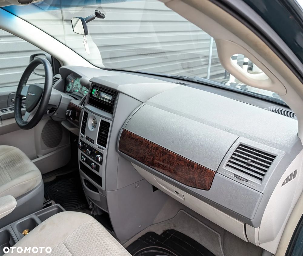 Chrysler Town & Country 3.3 LX - 6