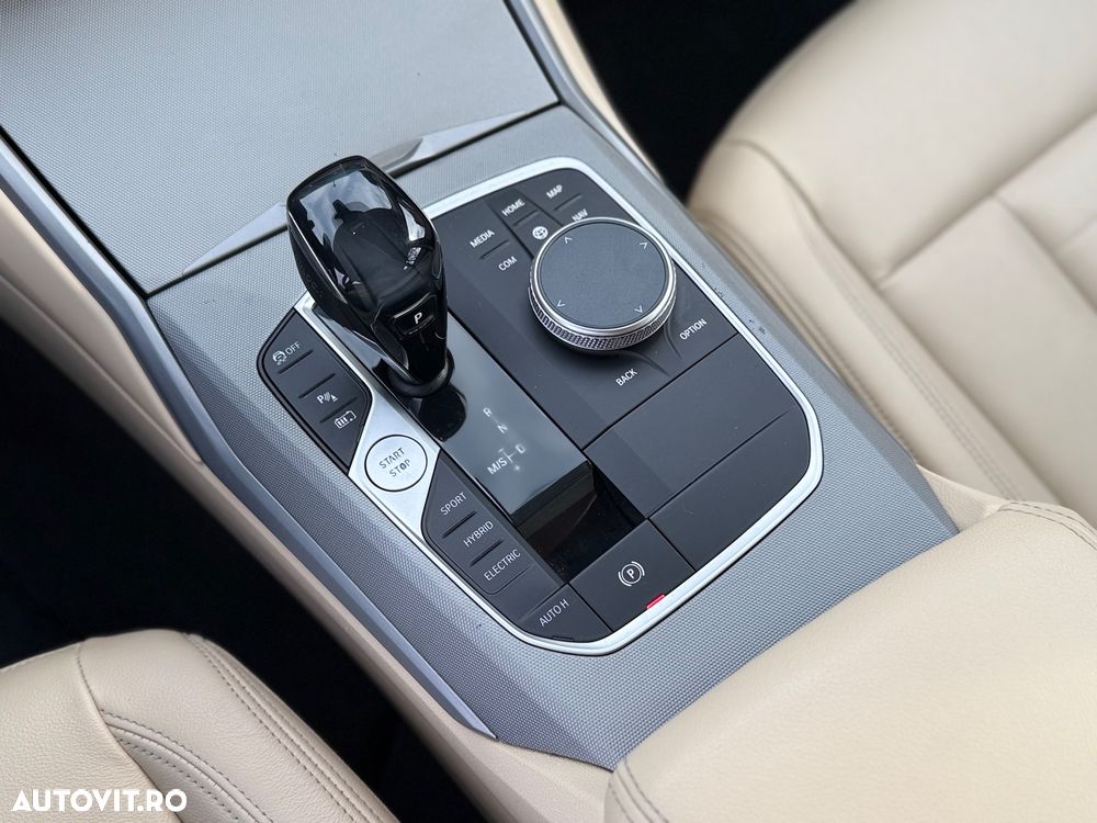 BMW Seria 3 330e Aut. - 37