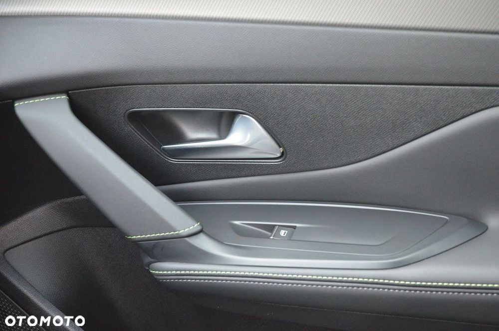 Peugeot 408 1.6 Plug-In Hybrid 225 GT EAT8 - 31