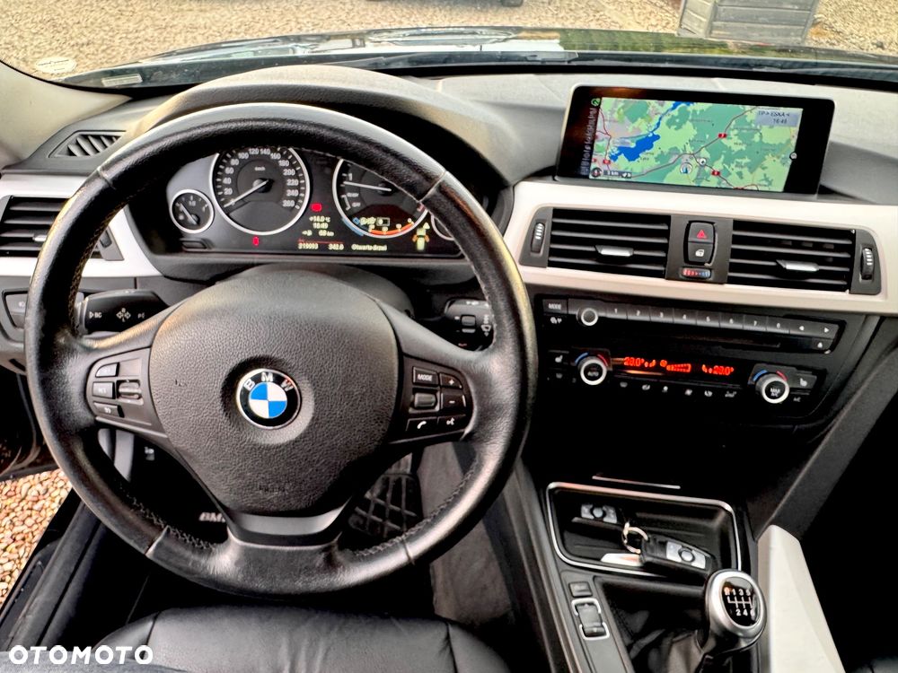 BMW Seria 3 320i Touring - 8