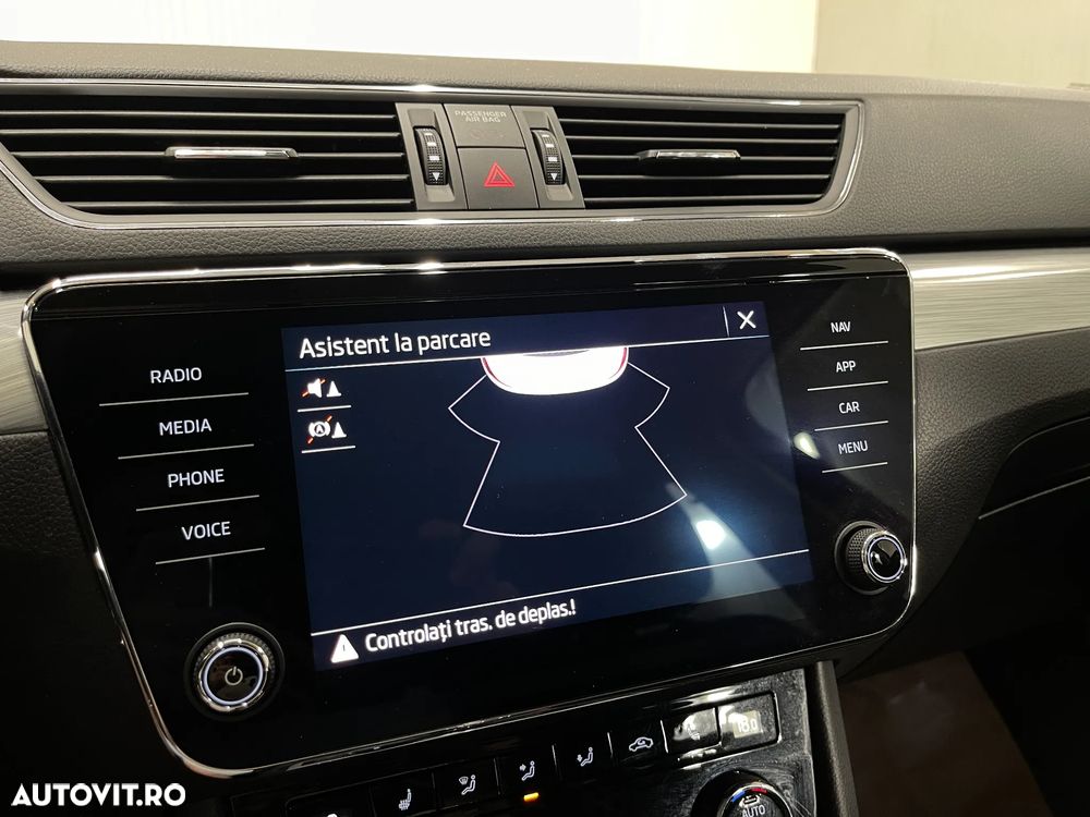 Skoda Superb 2.0 TDI DSG Ambition - 14