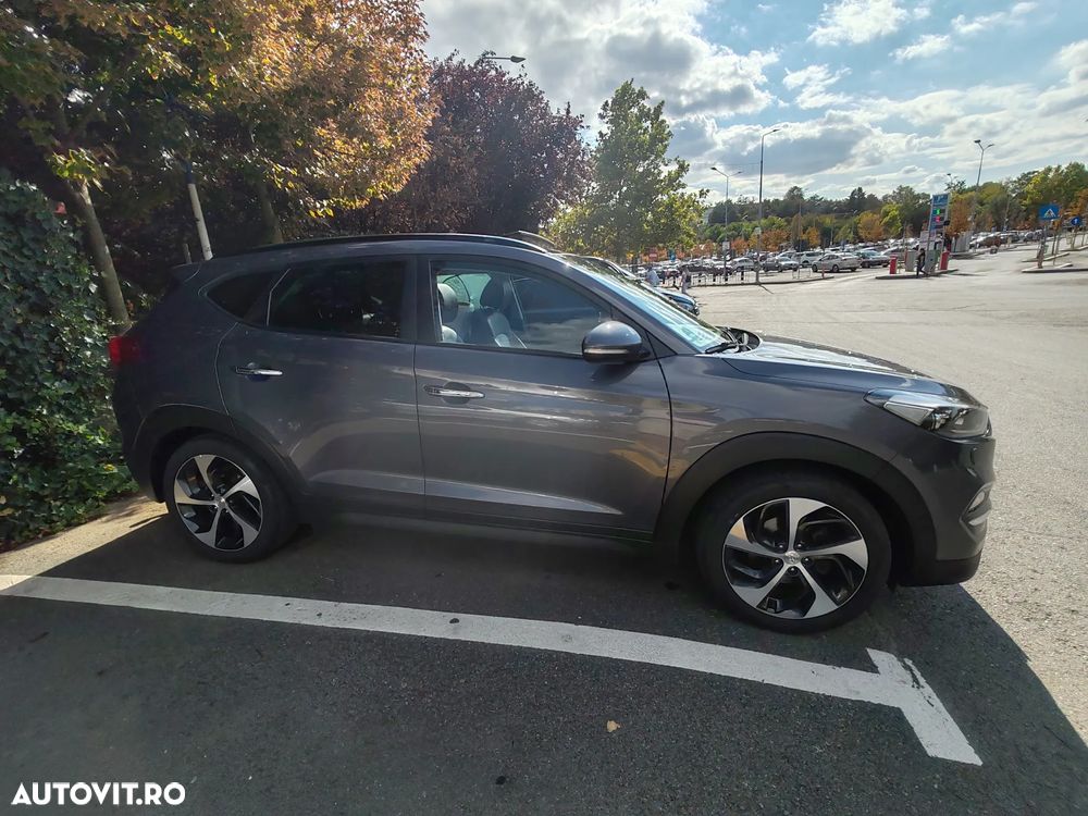 Hyundai Tucson 2.0 CRDI 4WD Automatik Premium - 25