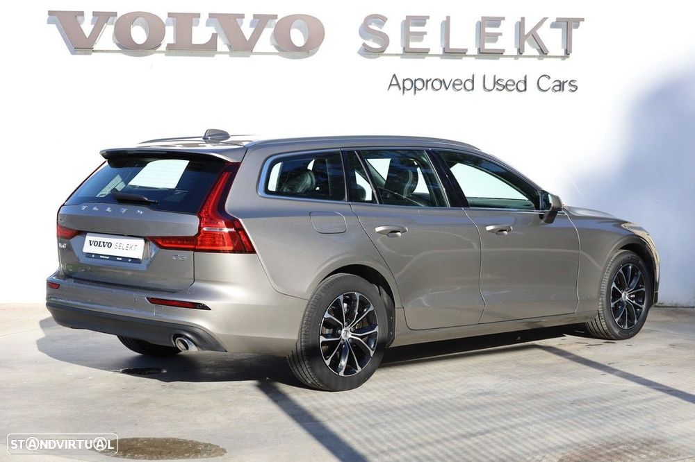 Volvo V60 2.0 D3 Momentum Plus - 4
