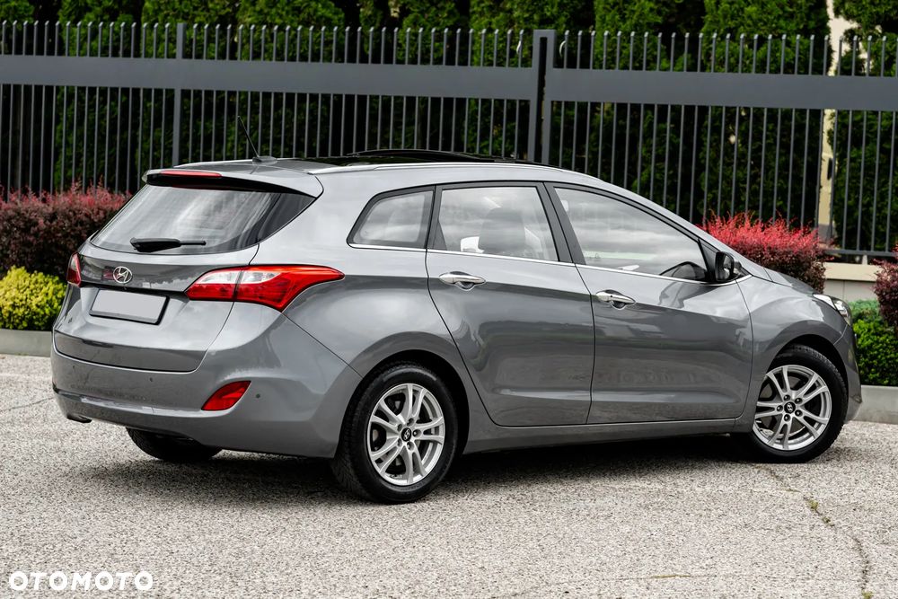 Hyundai i30 blue Kombi 1.6 GDi YES Silver - 14