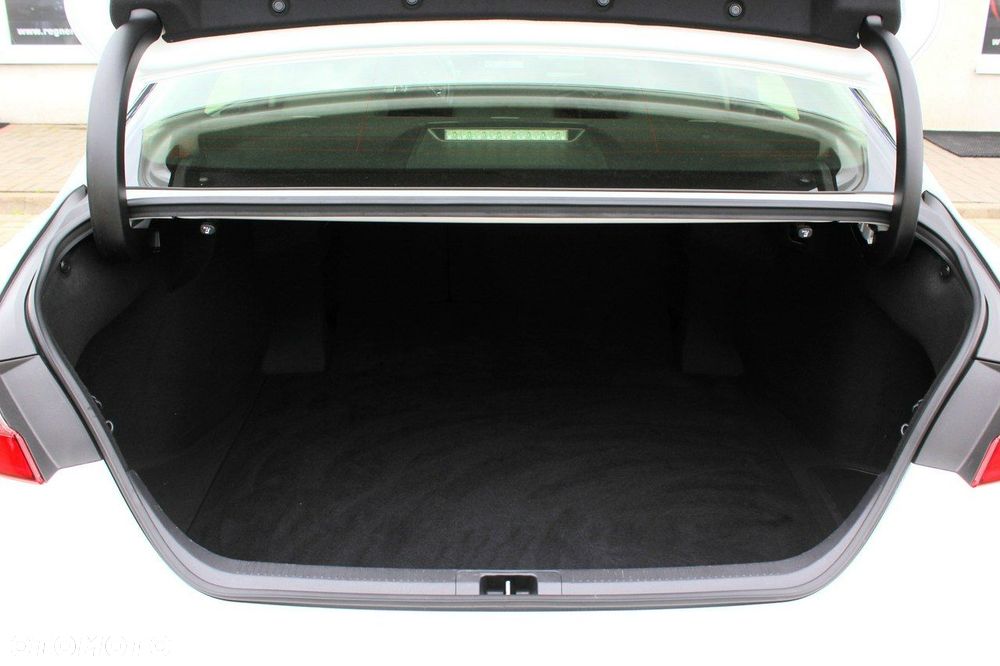 Toyota Camry 2.5 Hybrid Comfort CVT - 8