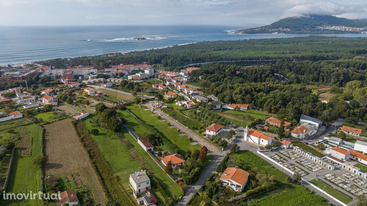 Lote totalmente infraestruturado em Moledo (S.ª Pé da Cruz) - Grande imagem: 3/25