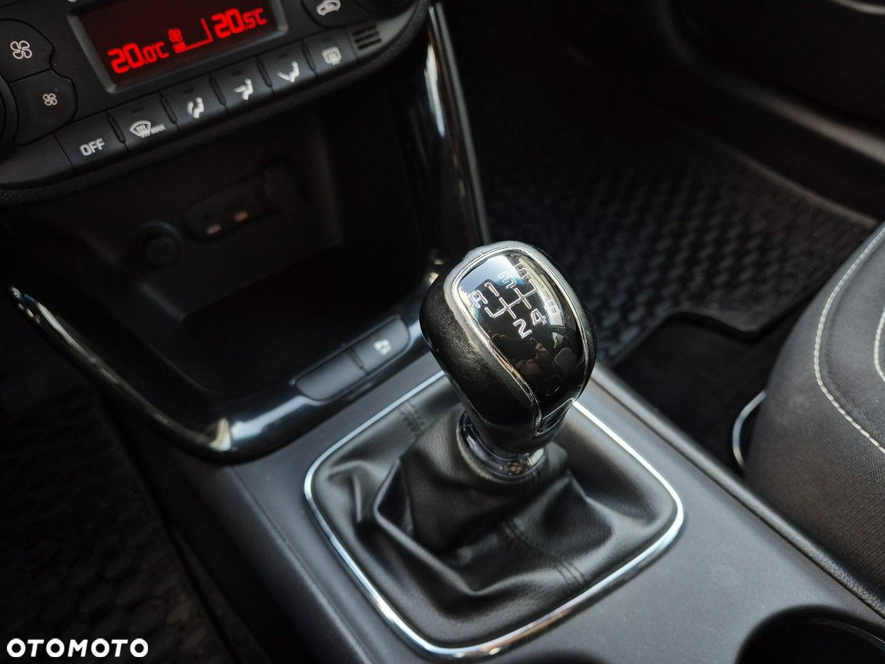 Kia Ceed - 26