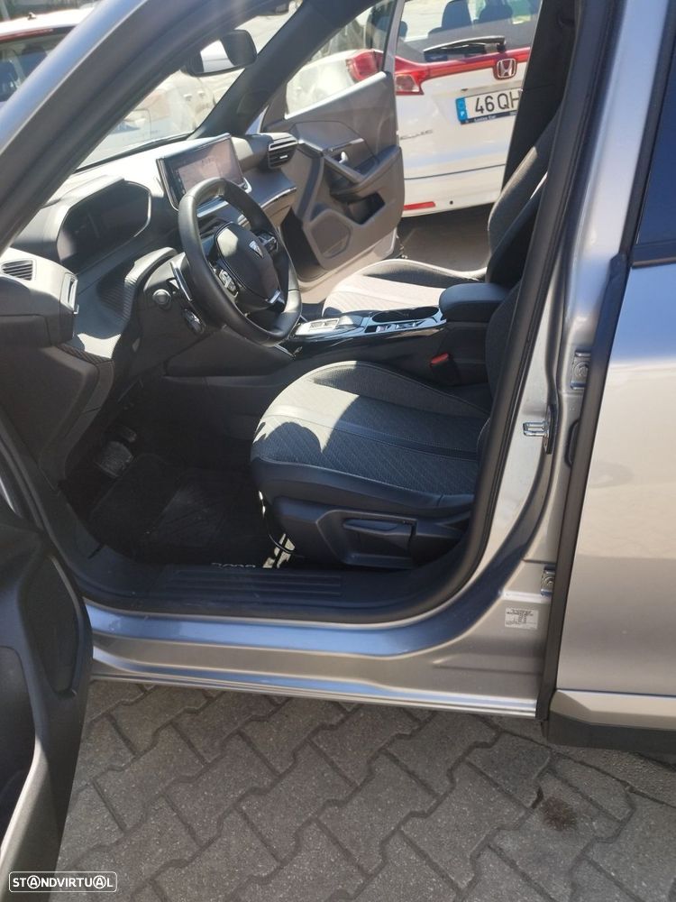 Peugeot 2008 1.2 PureTech Allure EAT8 - 5
