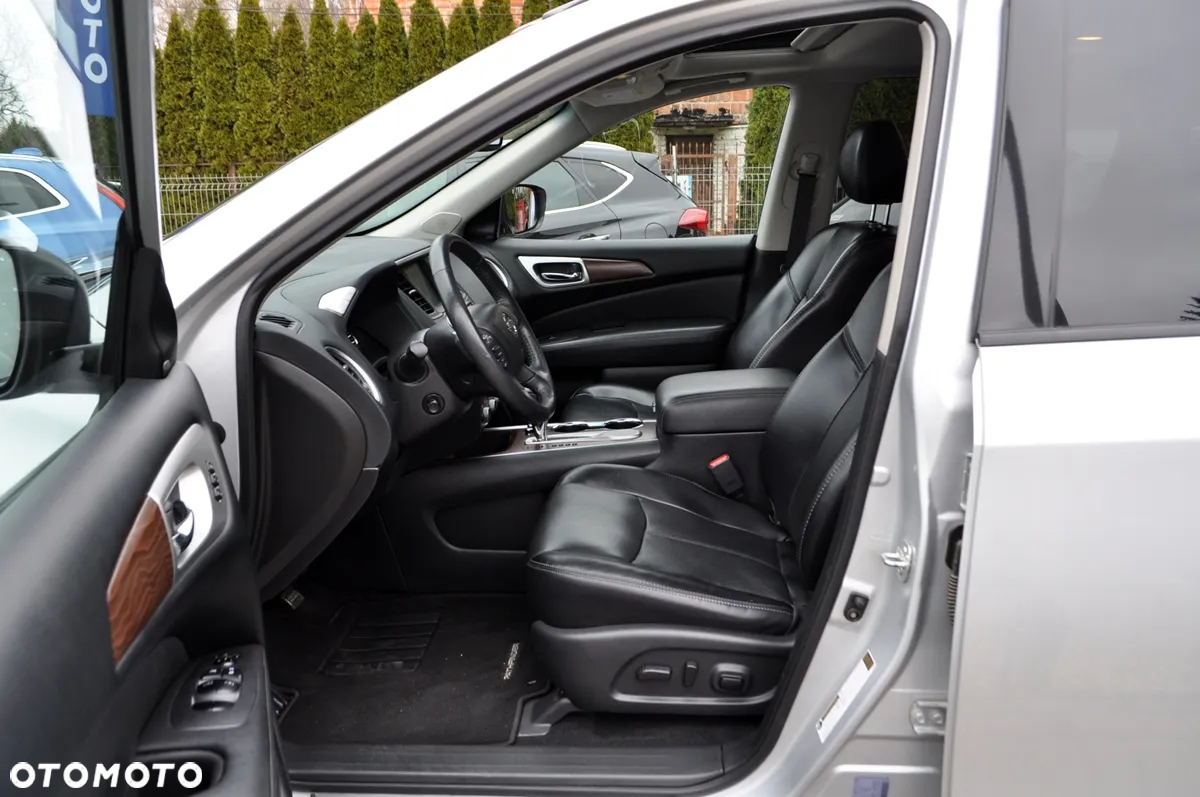 Nissan Pathfinder - 11