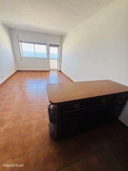 Apartamento T2 Frente Mar c/ Garagem | Nazaré - Grande imagem: 2/8