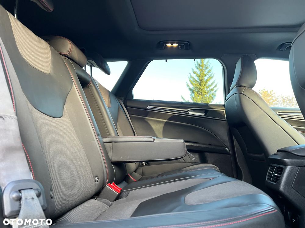 Ford Mondeo SW 2.0 EcoBoost S&S Autom ST-Line - 11