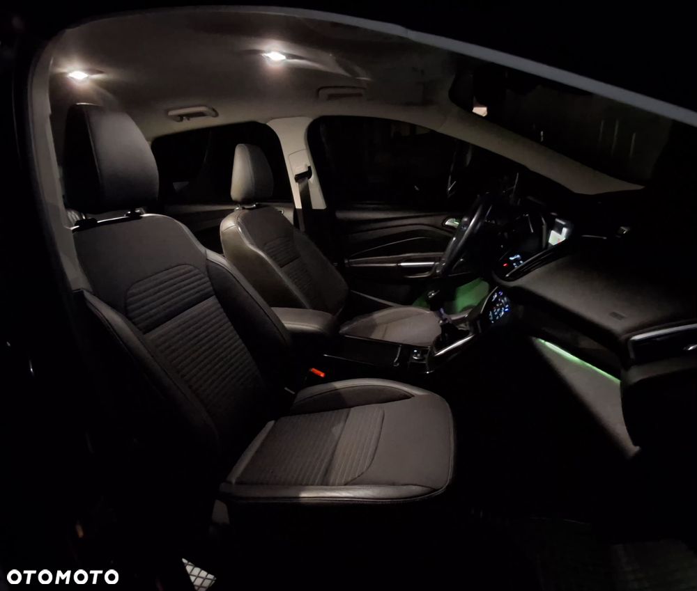 Ford Kuga 2.0 TDCi 2x4 Titanium - 35