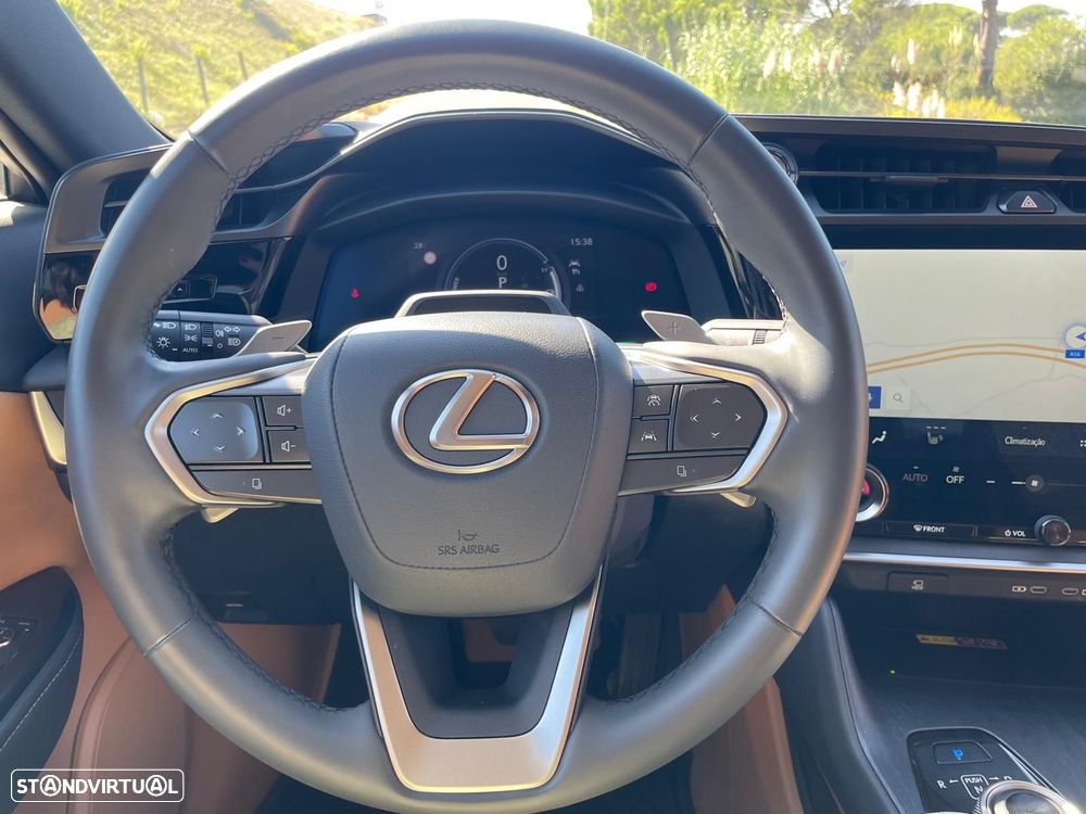 Lexus RZ 450e Premium Monotone c/ mala elétrica - 35