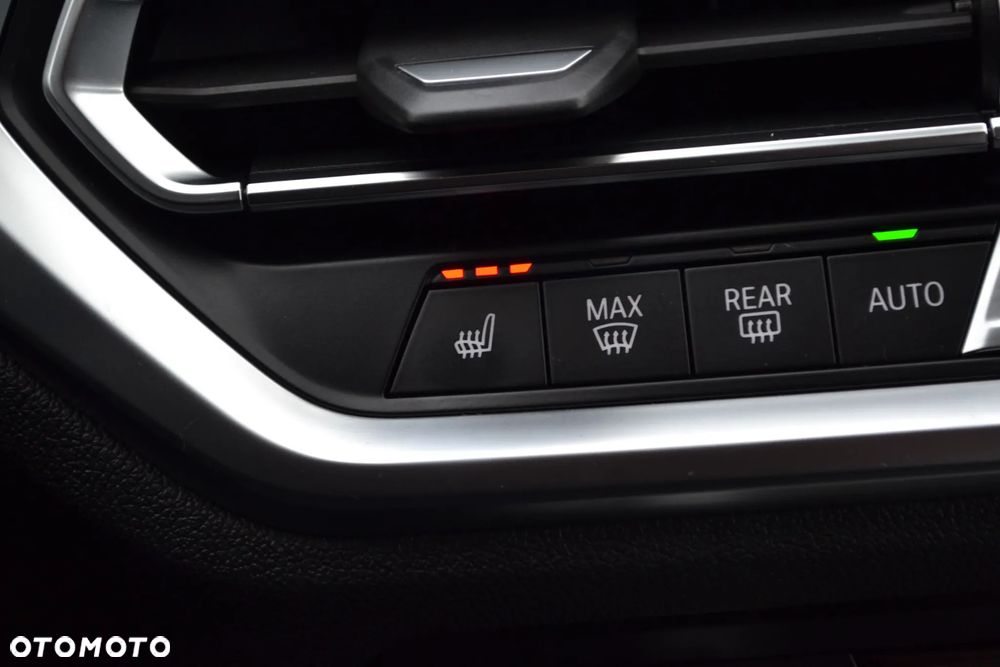 BMW Seria 3 318d Sport Line - 16