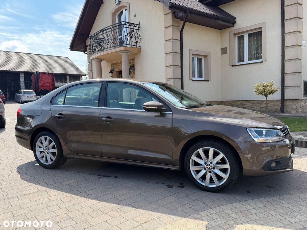 Volkswagen Jetta 1.6 TDI Life - 12