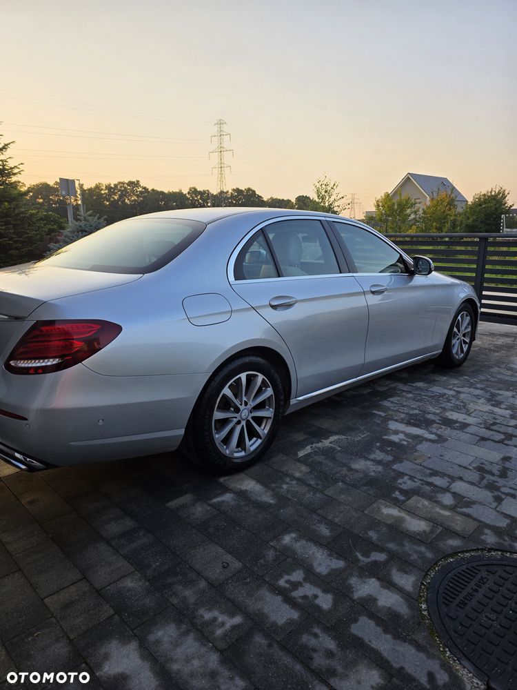 Mercedes-Benz Klasa E 220 d 9G-TRONIC - 4