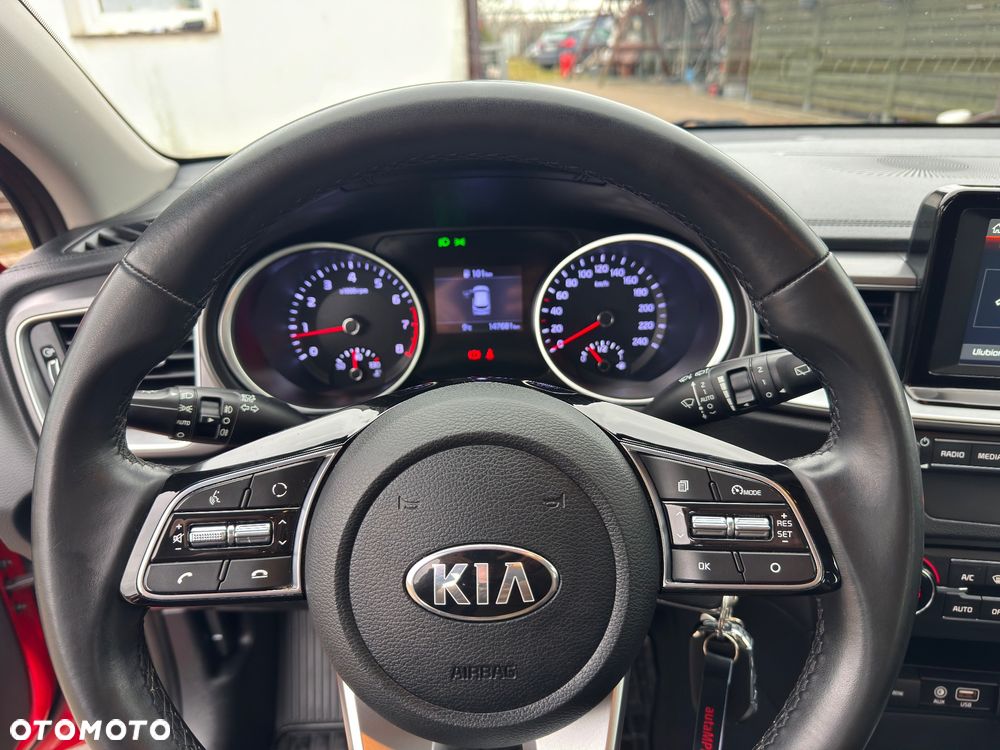 Kia Ceed - 34