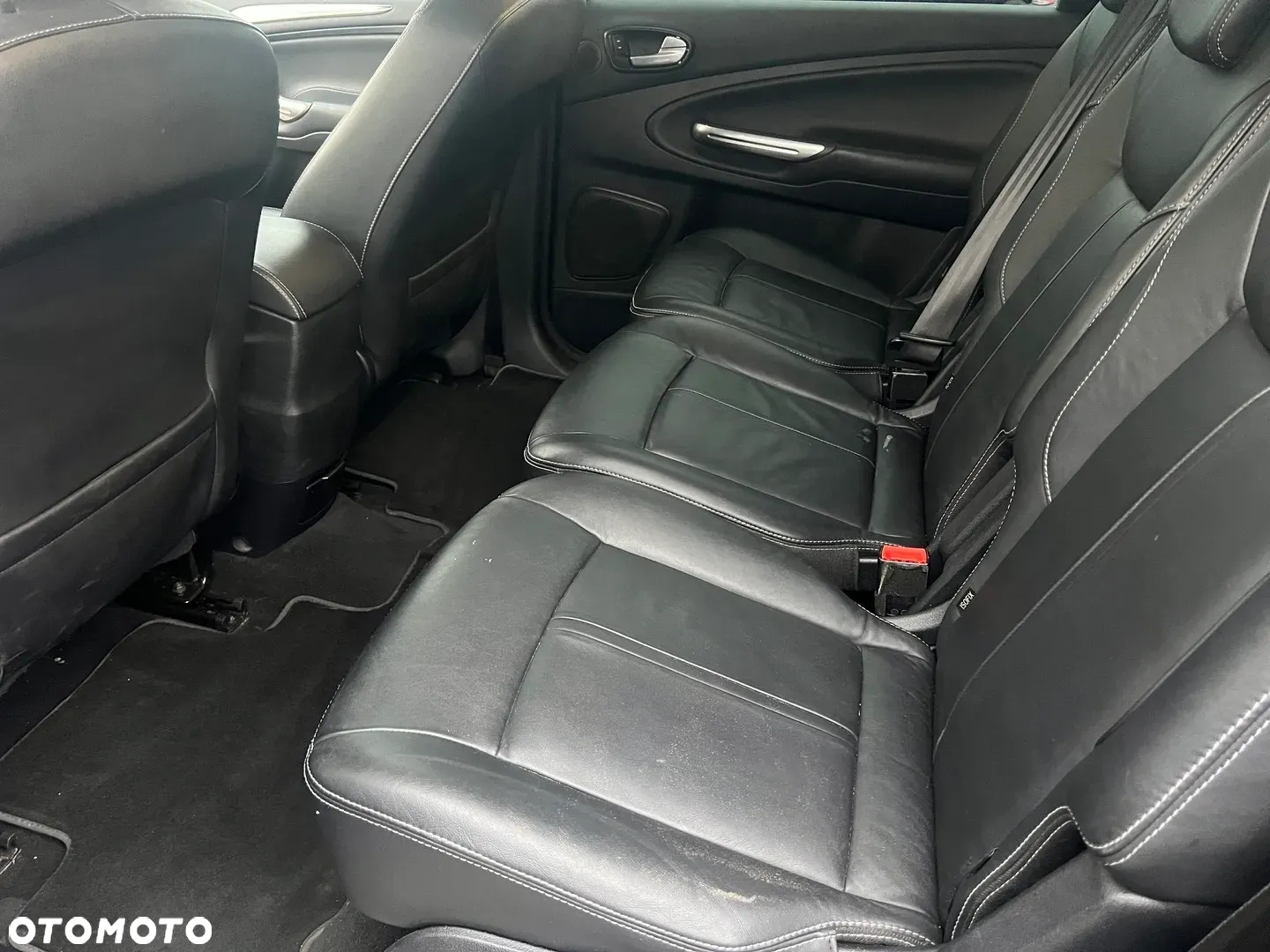 Ford S-Max - 11