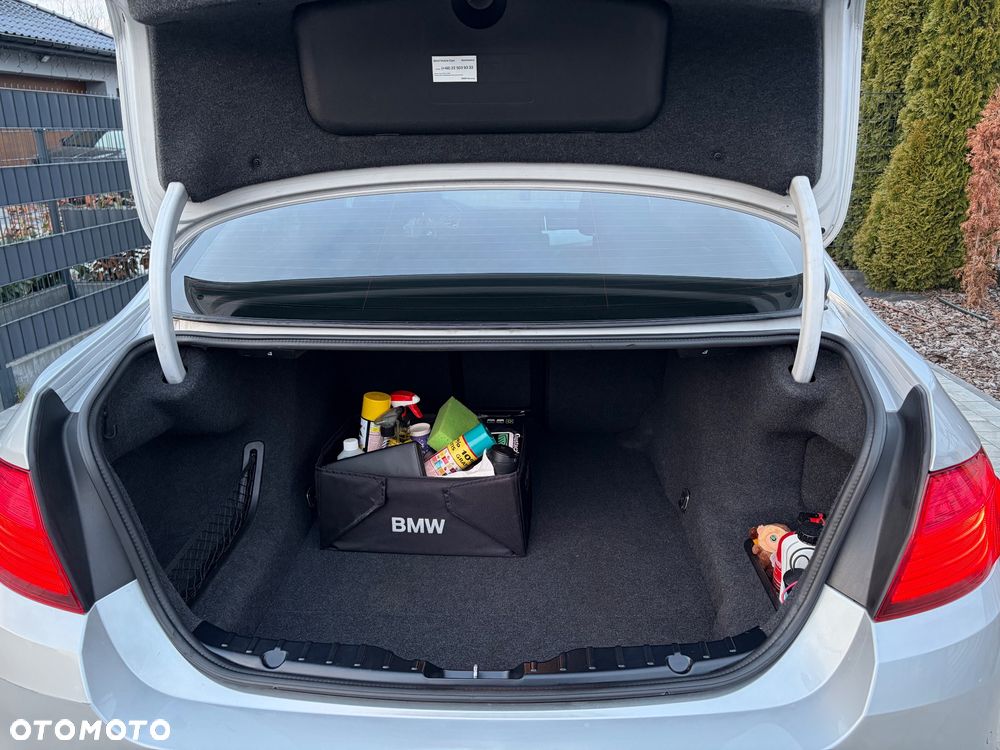 BMW Seria 5 520d xDrive - 16